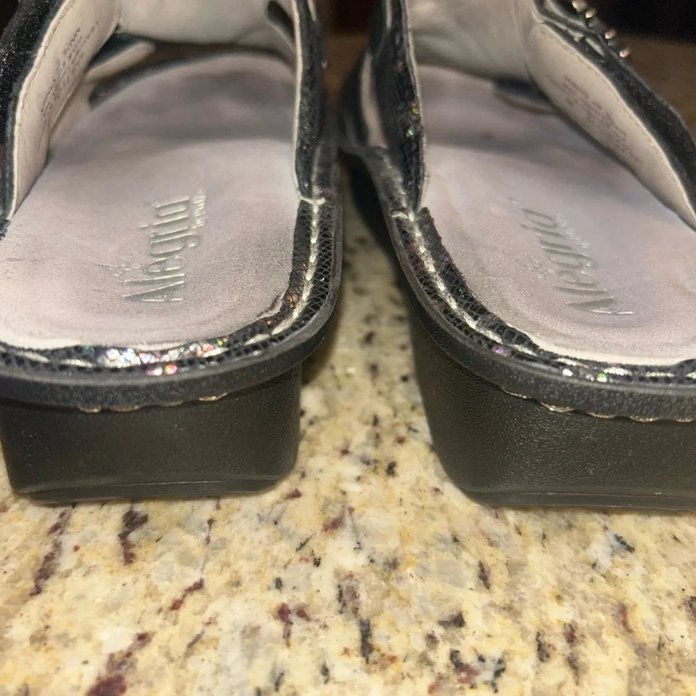 Alegria Peggy Black shimmer leather adjustable slide sandals. Size 38 (8/8.5) - Picture 6 of 9